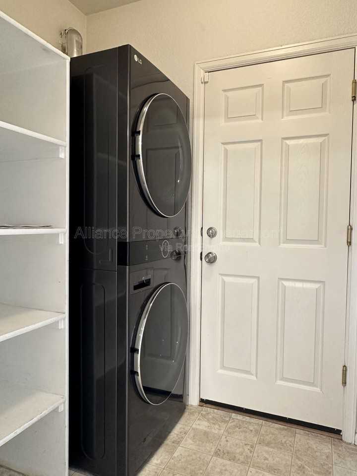 6243 Riverdale Dr - Photo 7 of 24