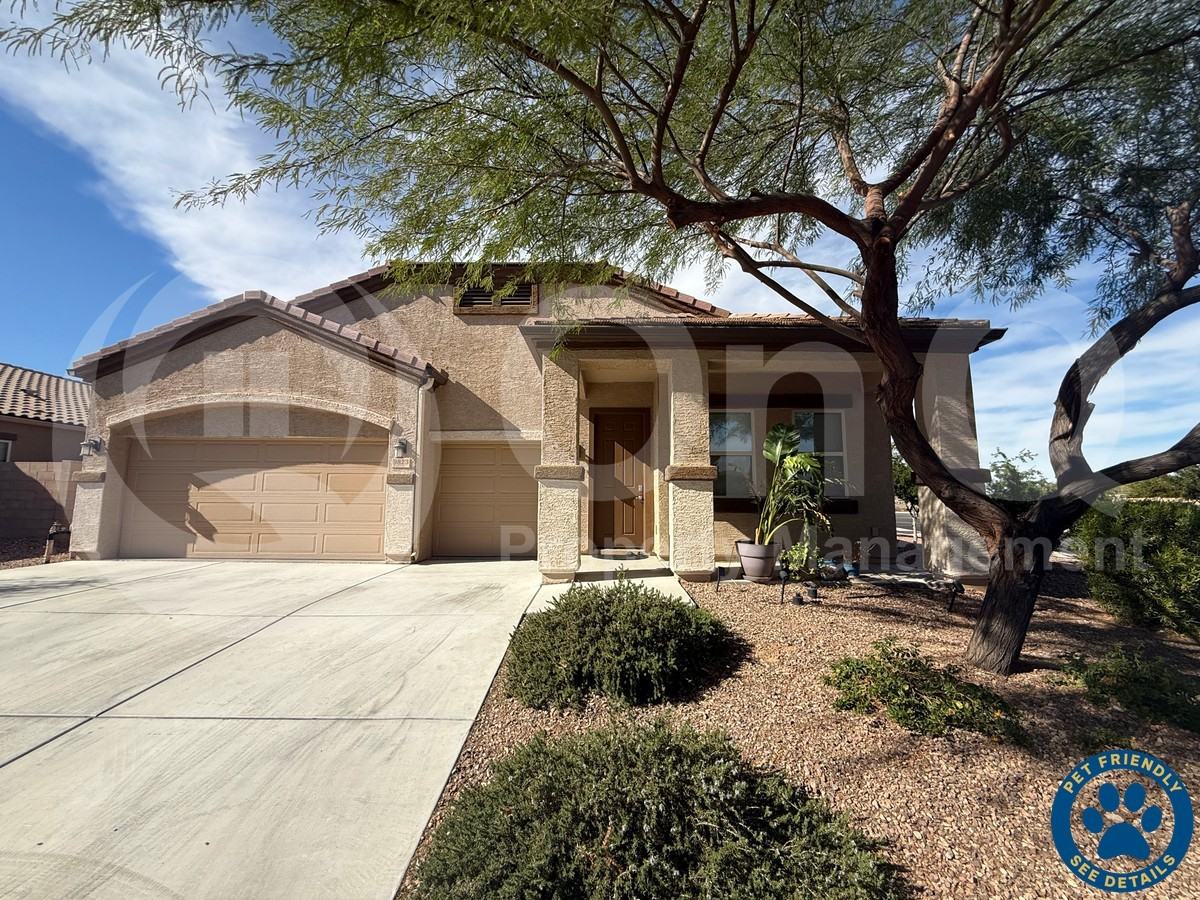 9823 North Howling Wolf Road