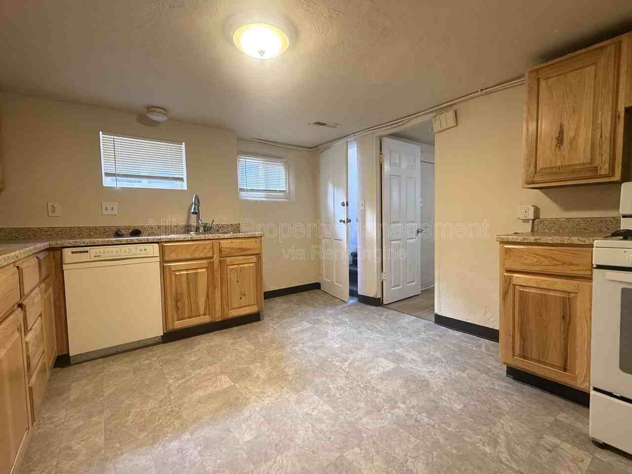 322 Farragut Avenue #B - Photo 3 of 20