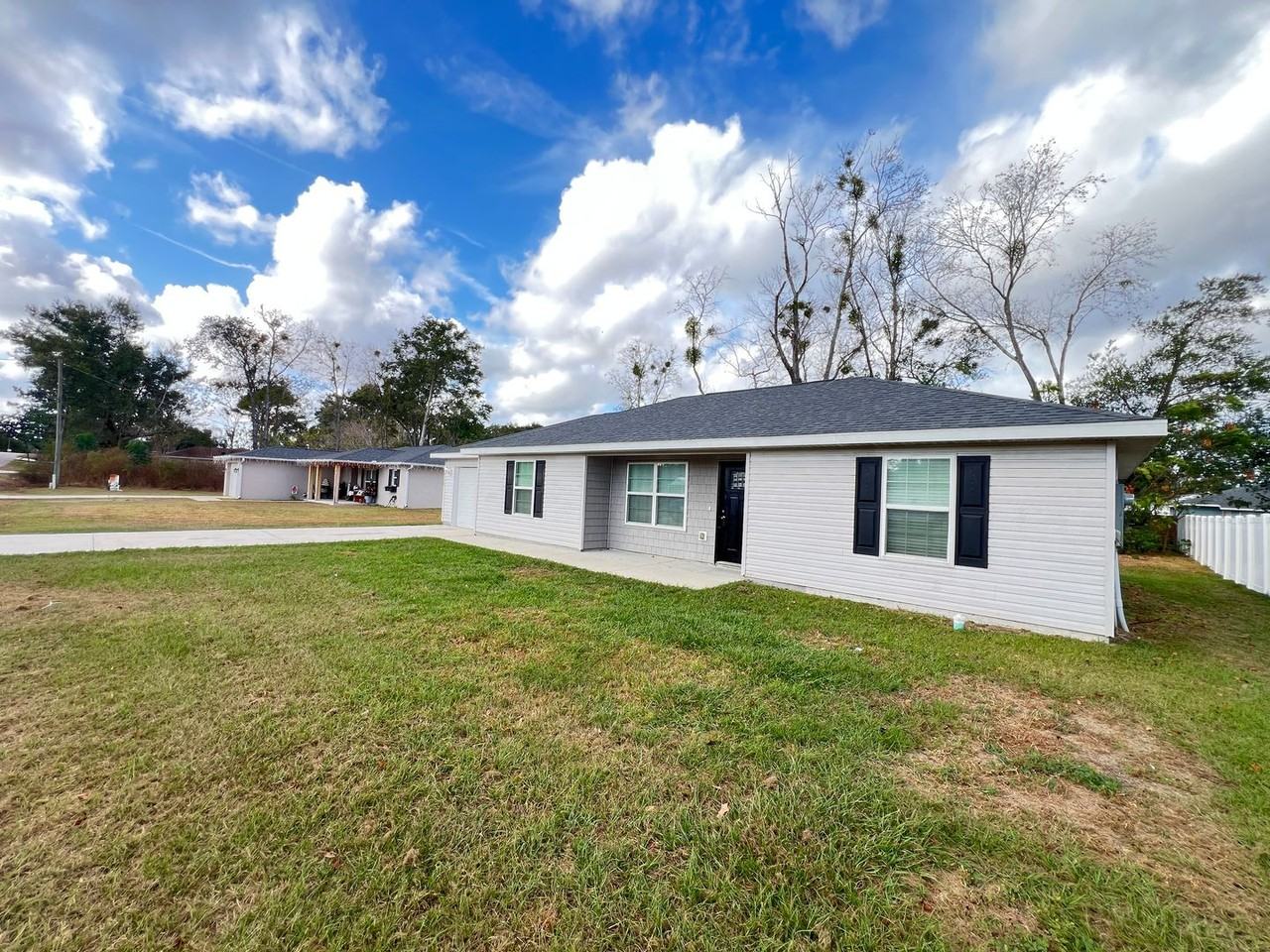 4129 Se 139th St - Photo 2 of 23