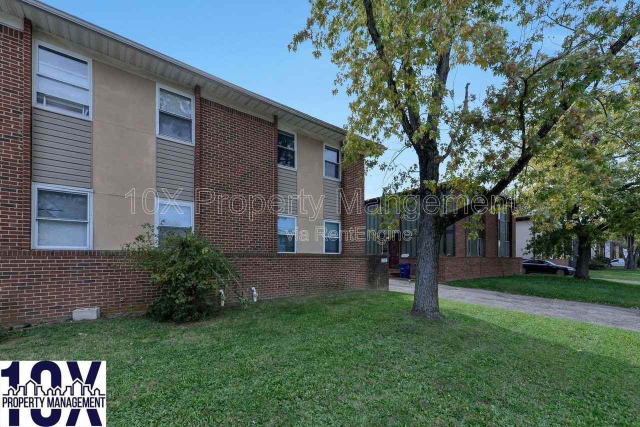 3071 Rotunda Ct S - Photo 3 of 32