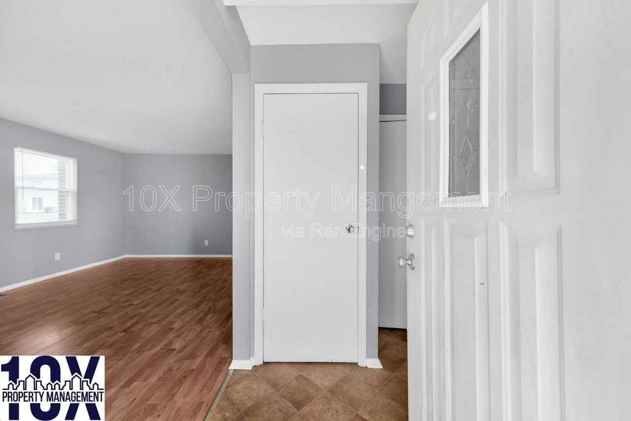 3071 Rotunda Ct S - Photo 5 of 32