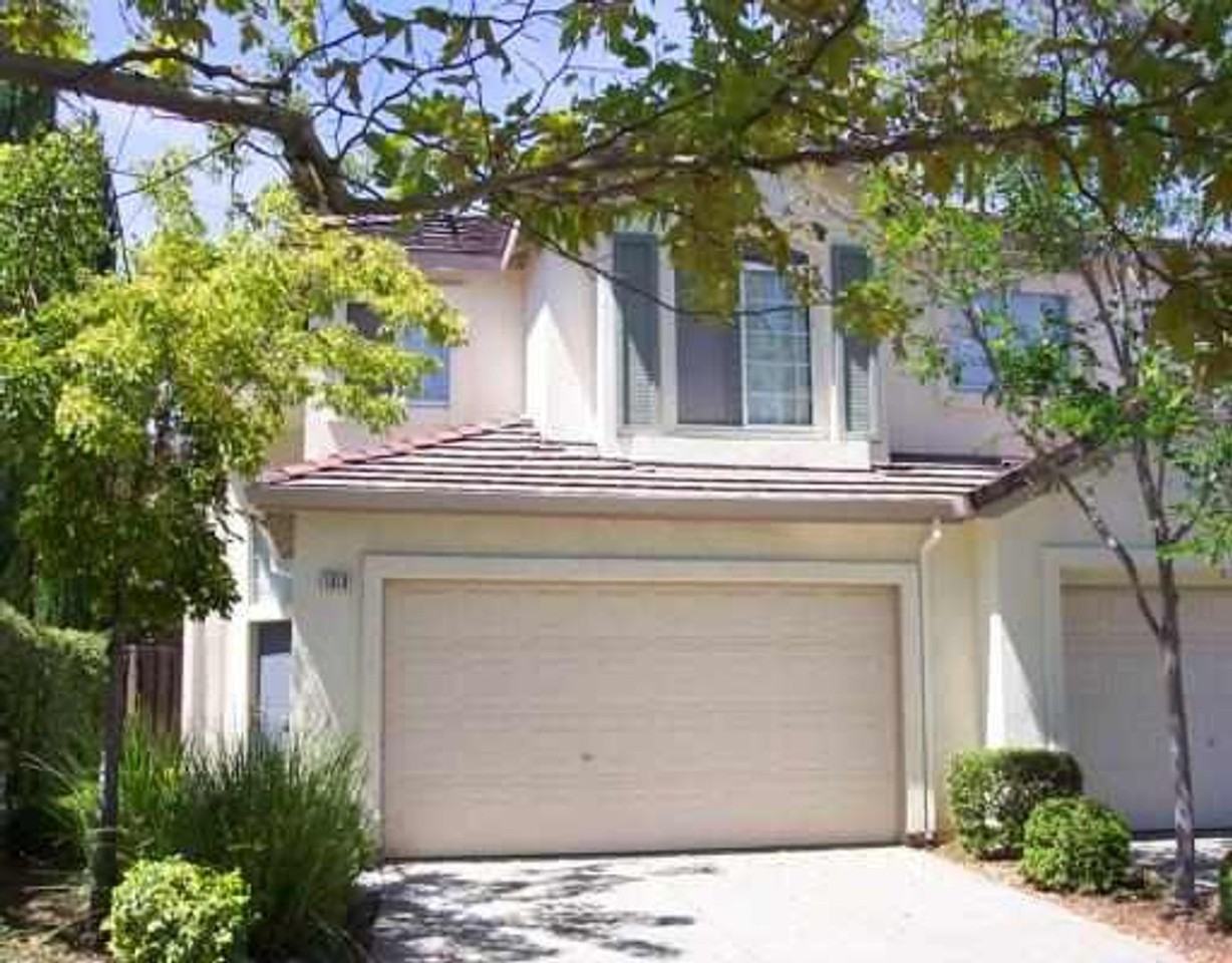 1810 Gardenia Ct - Photo 2 of 10