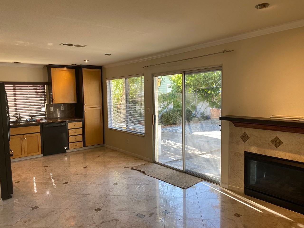 1810 Gardenia Ct - Photo 5 of 10