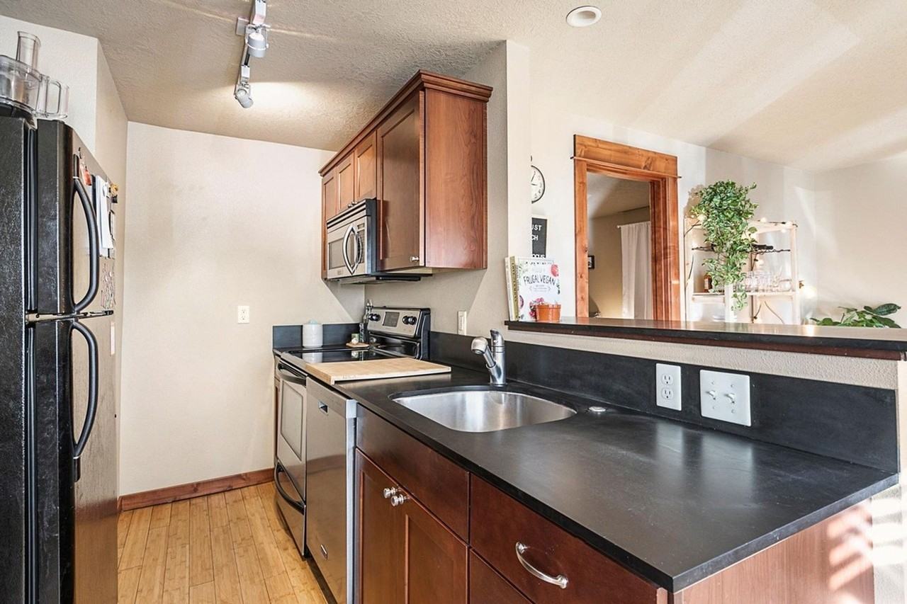 1010 Nw Roanoke Ave #2 - Photo 6 of 10