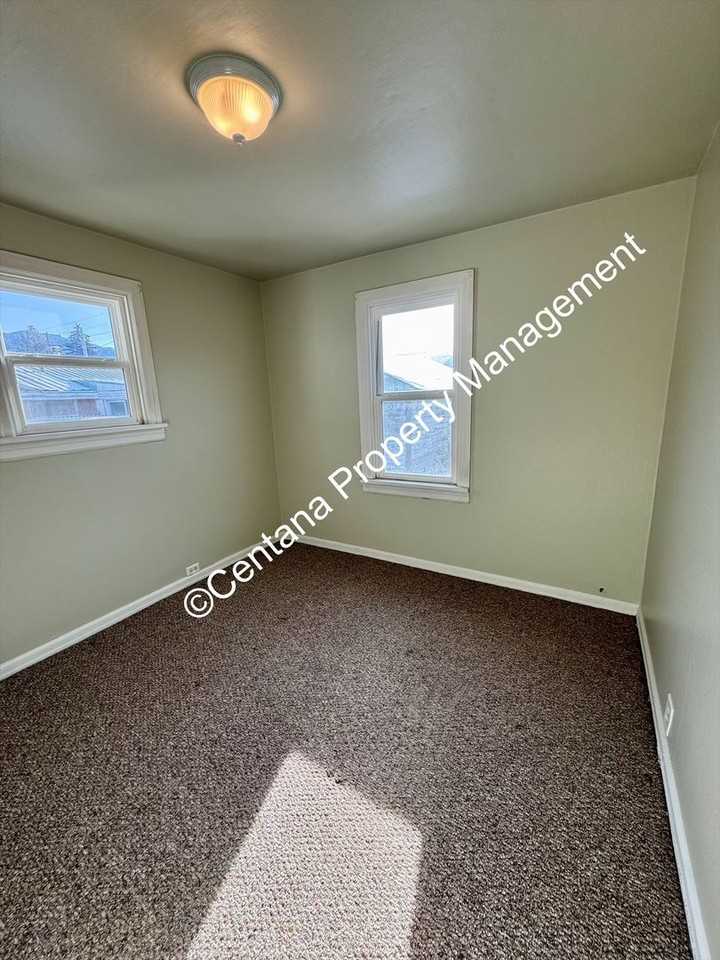 2214 Locust St - Photo 3 of 34