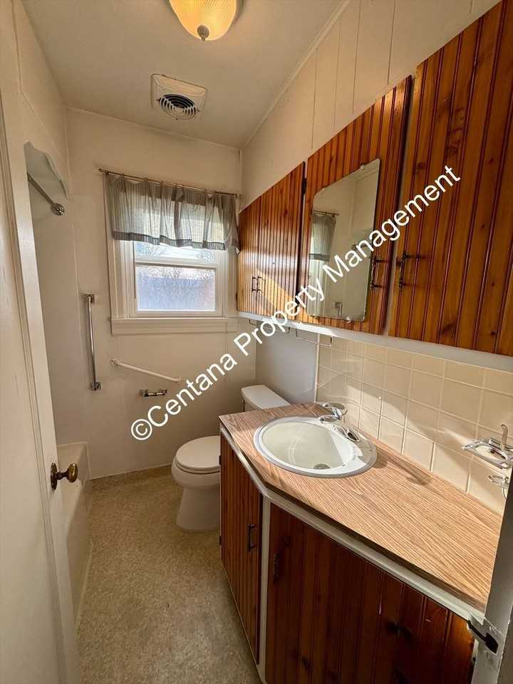 2214 Locust St - Photo 6 of 34