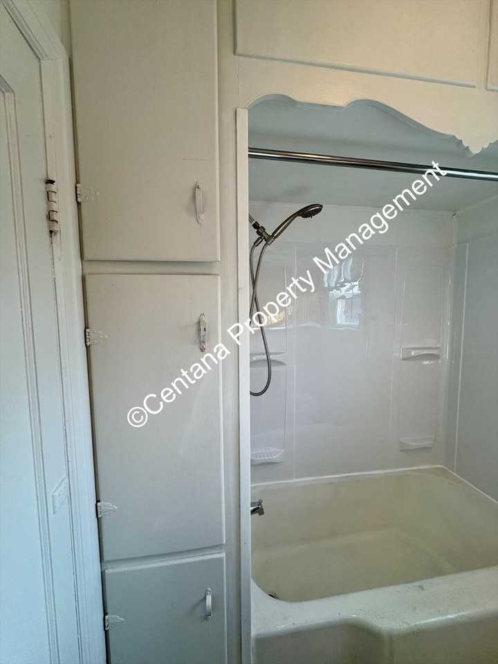 2214 Locust St - Photo 7 of 34