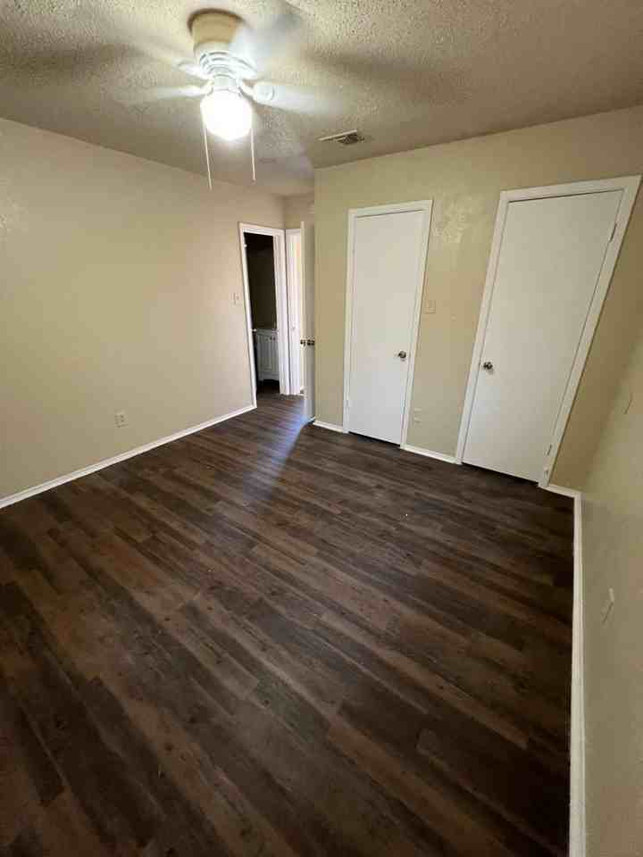 1507 Avenue T #B - Photo 5 of 11