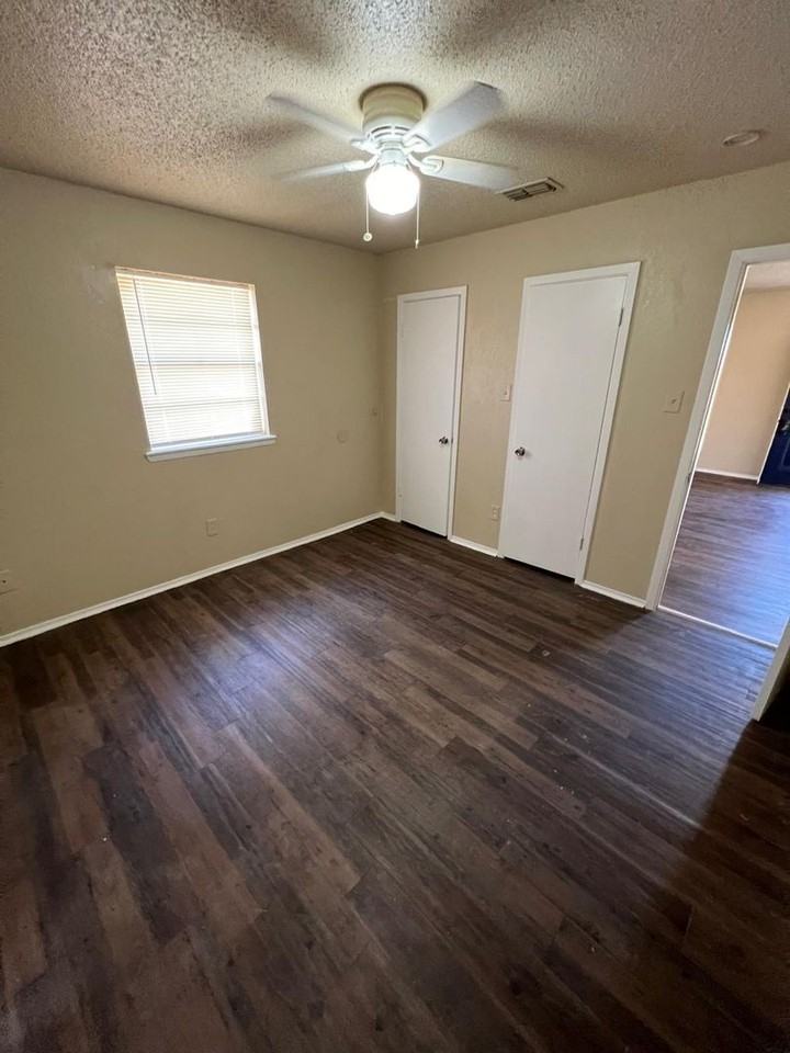 1507 Avenue T #B - Photo 6 of 11