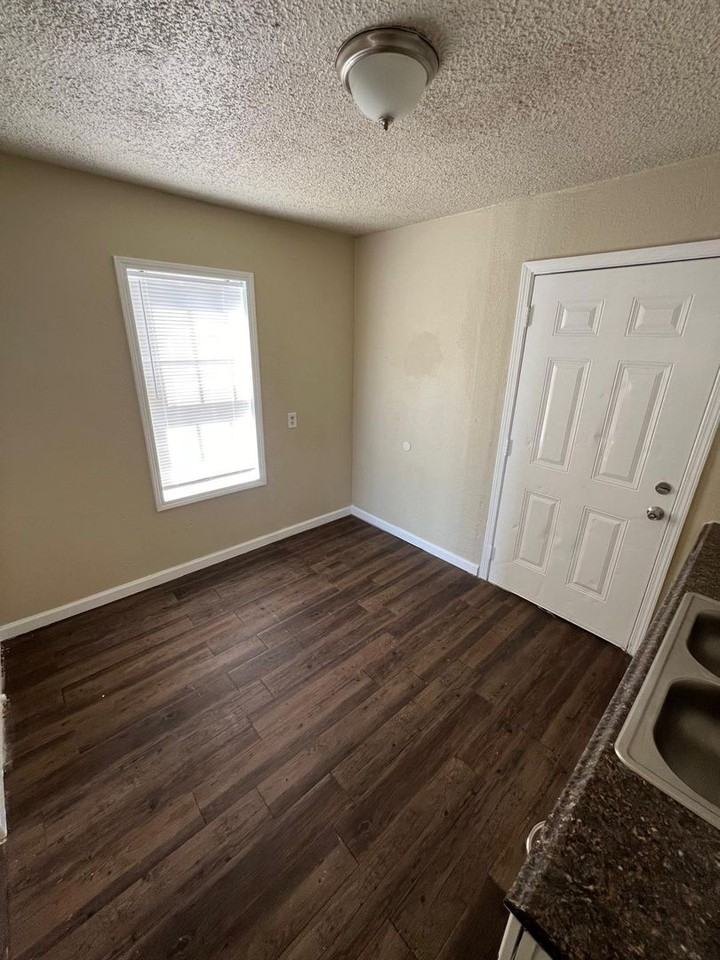 2804 Cornell St - Photo 2 of 10