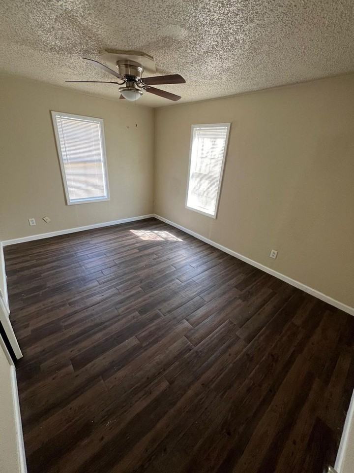 2804 Cornell St - Photo 3 of 10