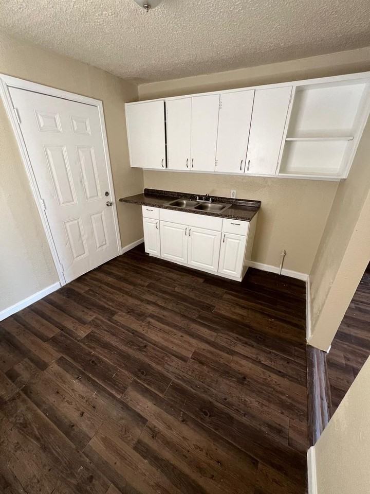 2804 Cornell St - Photo 4 of 10