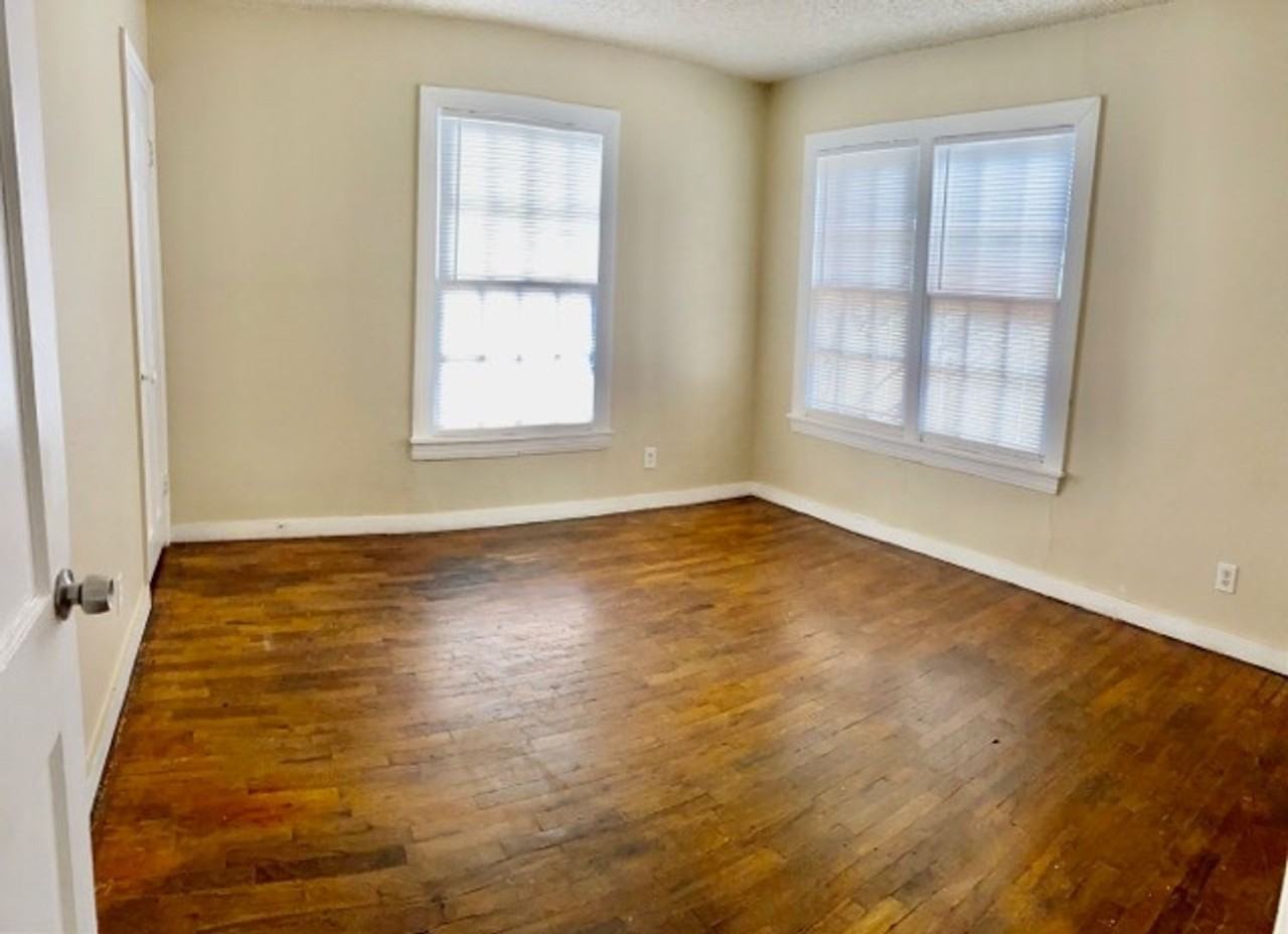 3702 Avenue U - Photo 4 of 8