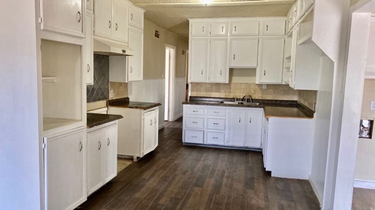 3702 Avenue U - Photo 3 of 8