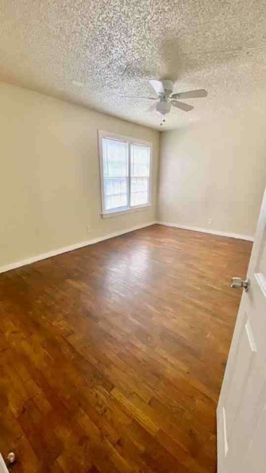 3702 Avenue U - Photo 5 of 8