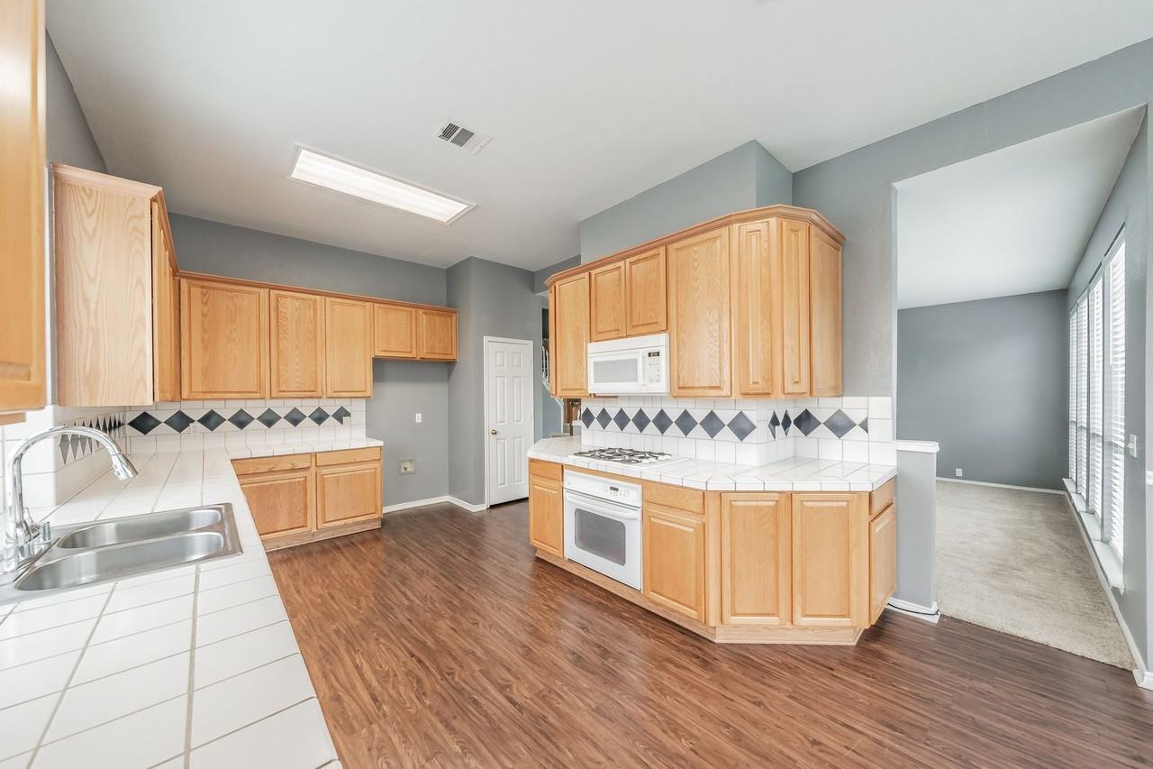 717 Saint Eric Dr - Photo 6 of 45