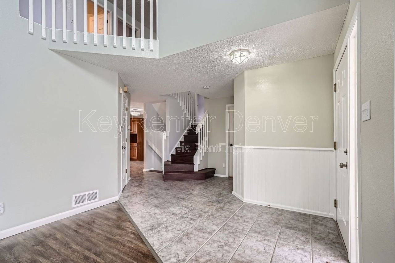 5742 W 114th Pl - Photo 4 of 29
