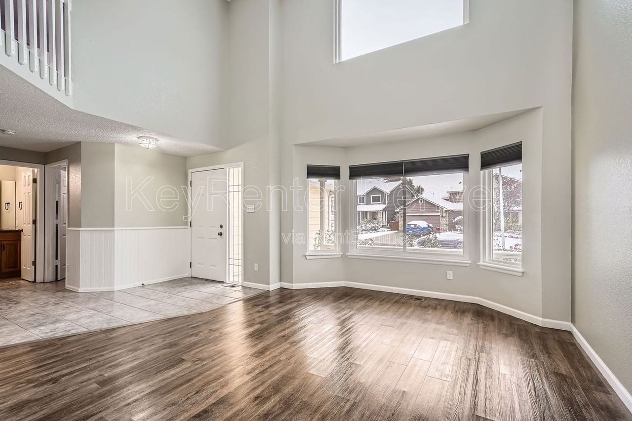 5742 W 114th Pl - Photo 6 of 29