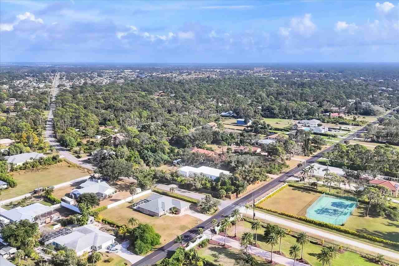 1901 Bayshore Dr - Photo 2 of 40