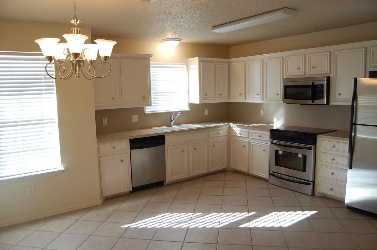 4414B Kemper St - Photo 2 of 11