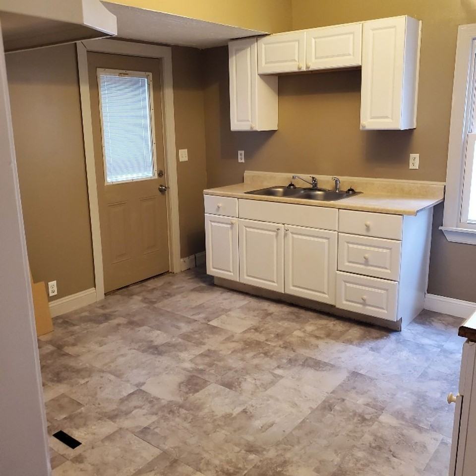 251 East Broad Street - Photo 3 of 6