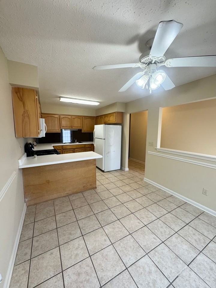 1984 Eagle Ridge Court - Photo 3 of 10