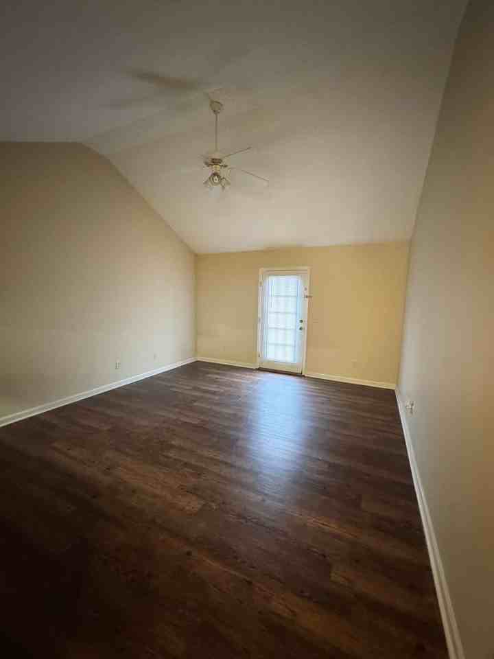 1984 Eagle Ridge Court - Photo 4 of 10