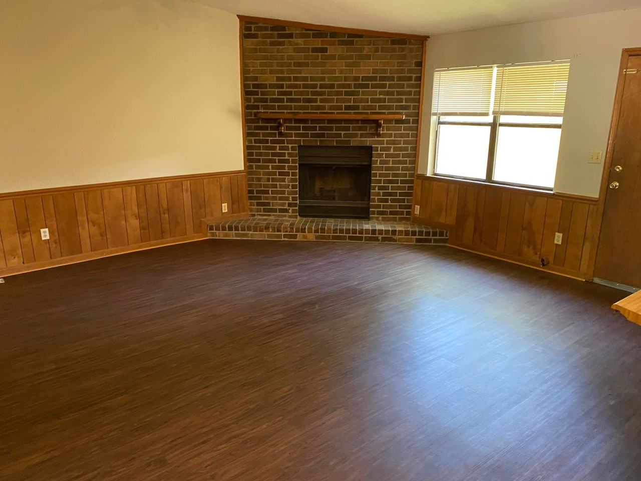 140 Apache Street - Photo 3 of 11