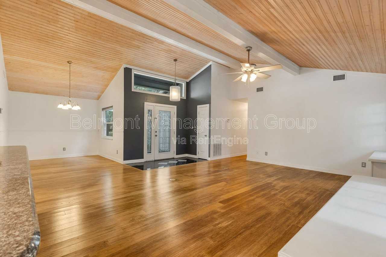 5376 Majestic Island Cir - Photo 5 of 26