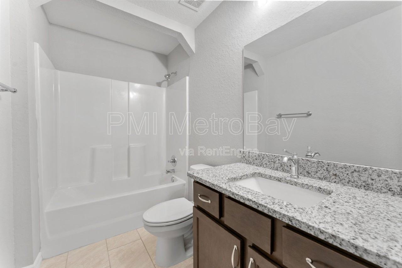 9461 N Sandree Dr - Photo 7 of 50