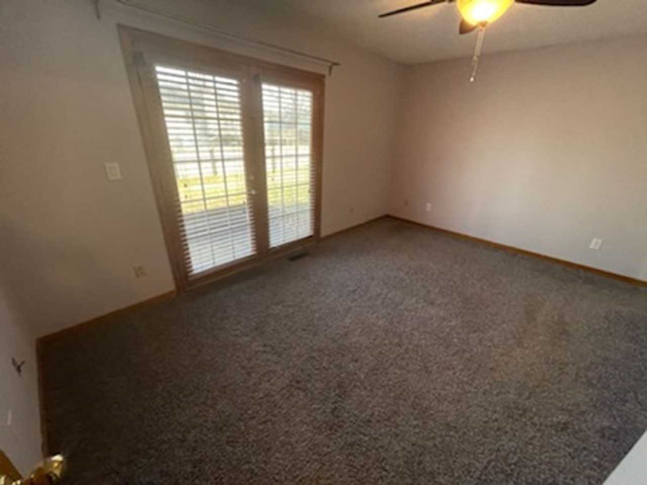 155 Wintergreen Dr - Photo 3 of 7