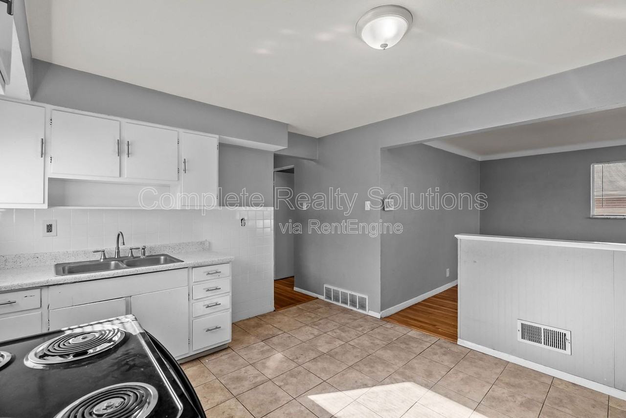 1216 Lakeview Avenue - Photo 2 of 20