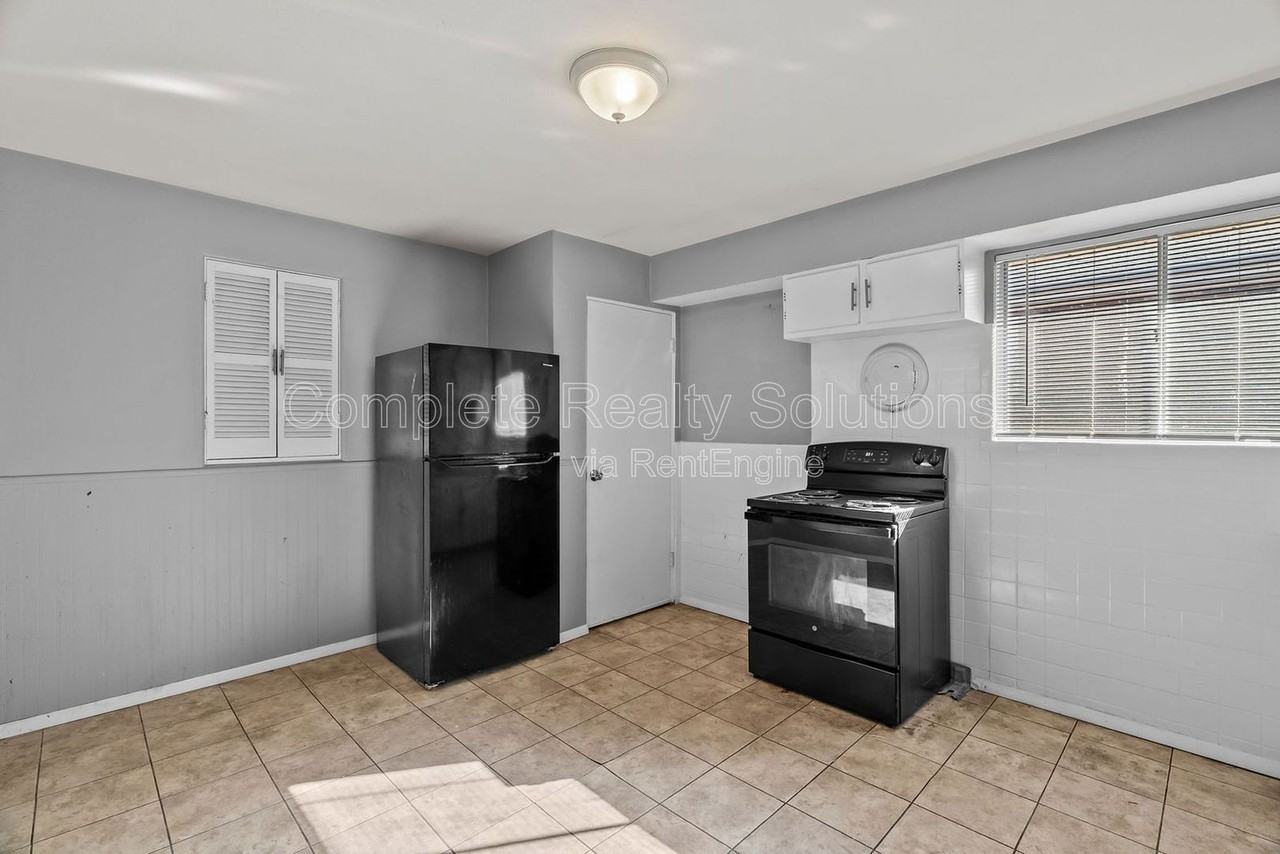 1216 Lakeview Avenue - Photo 5 of 20