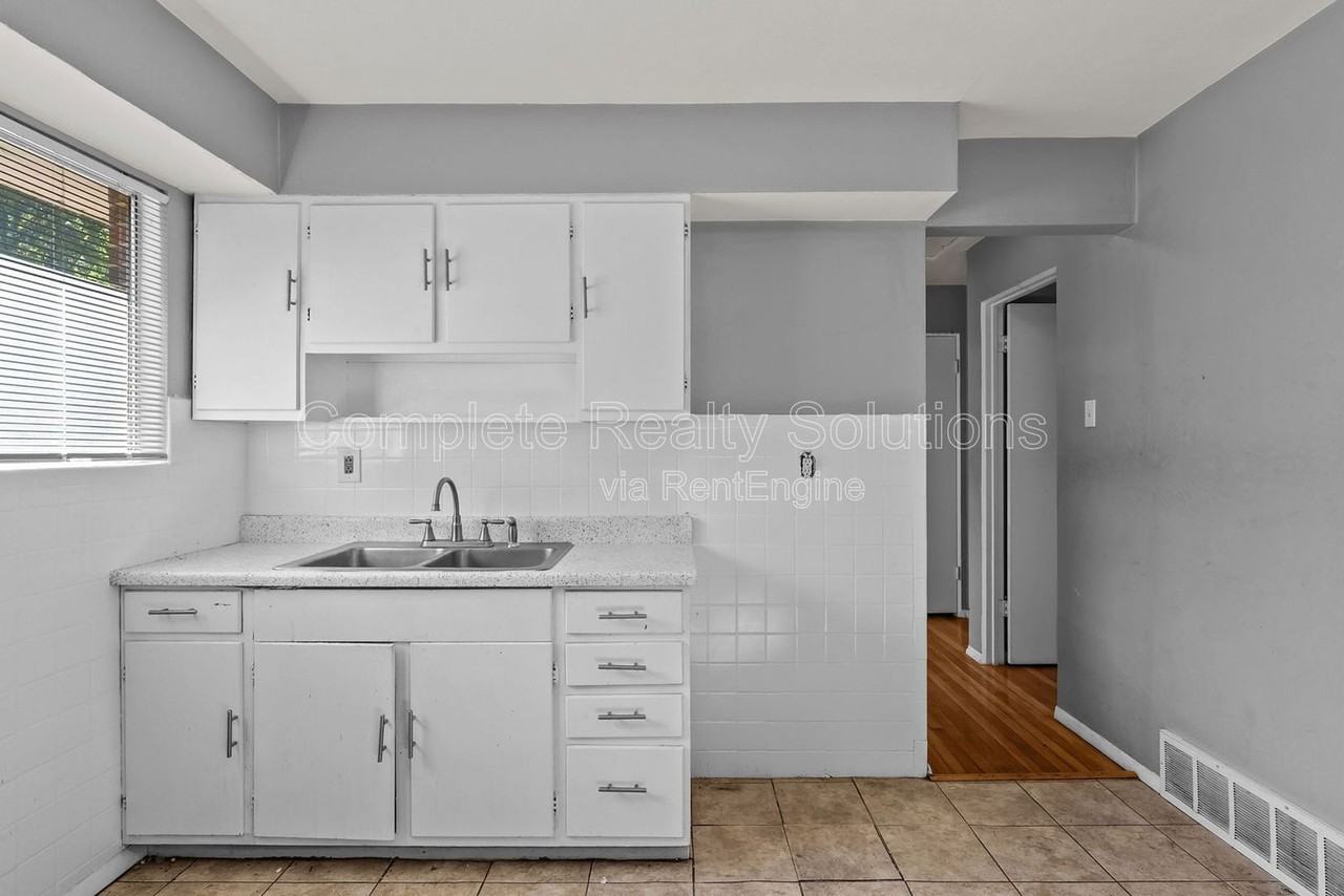 1216 Lakeview Avenue - Photo 6 of 20