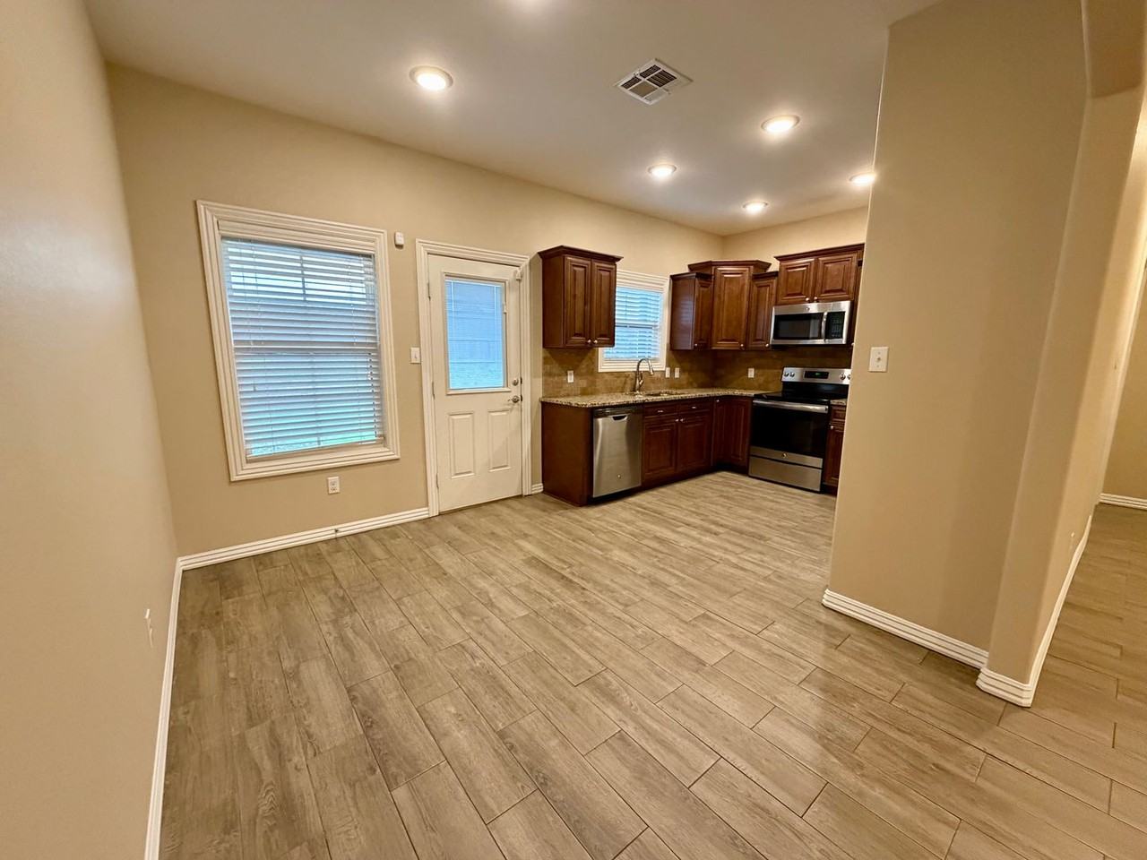 6608 Leightyn Lane - Photo 4 of 22