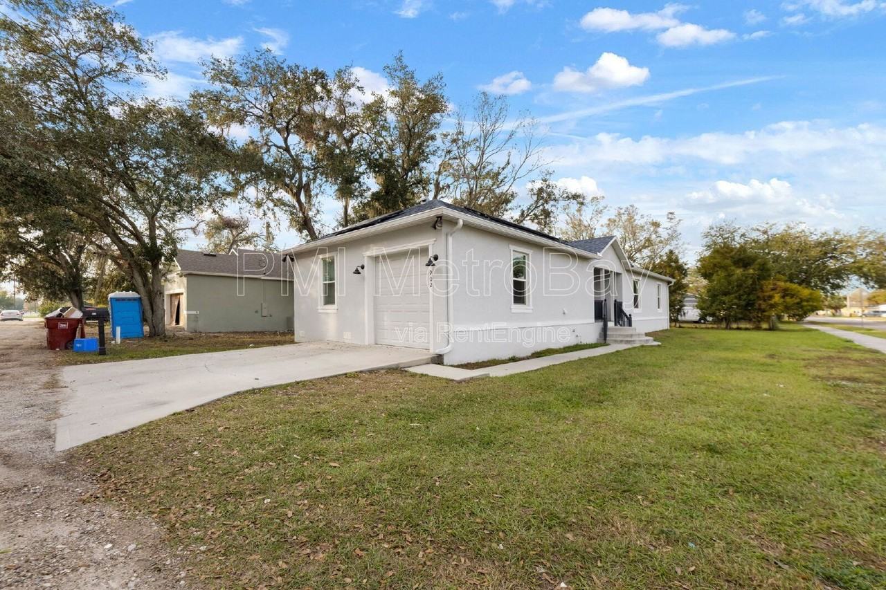 902 West Alsobrook Street - Photo 4 of 36