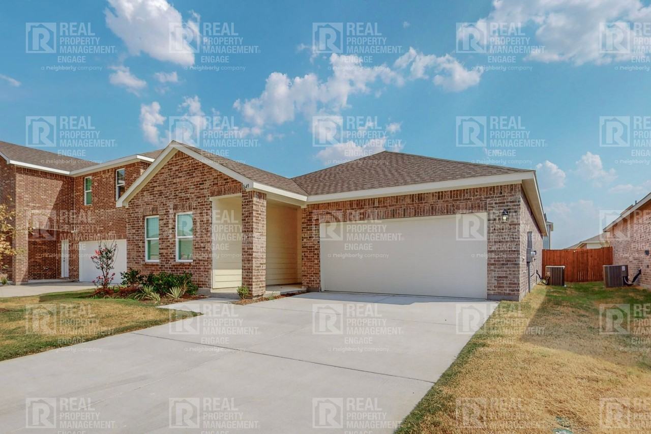 1649 Whitworth Dr - Photo 3 of 39