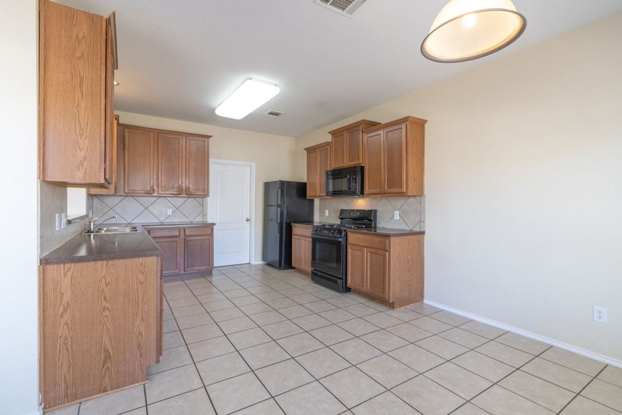 2013 Rachel Ln - Photo 5 of 37