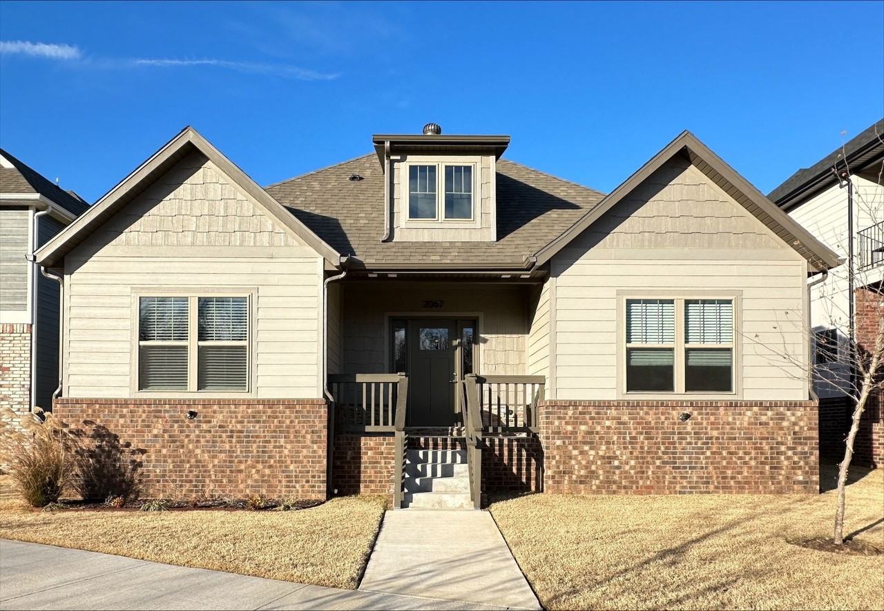 2067 N Penelope Ln - Photo 3 of 44