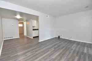 featured image of 1517 Oxford Place #17