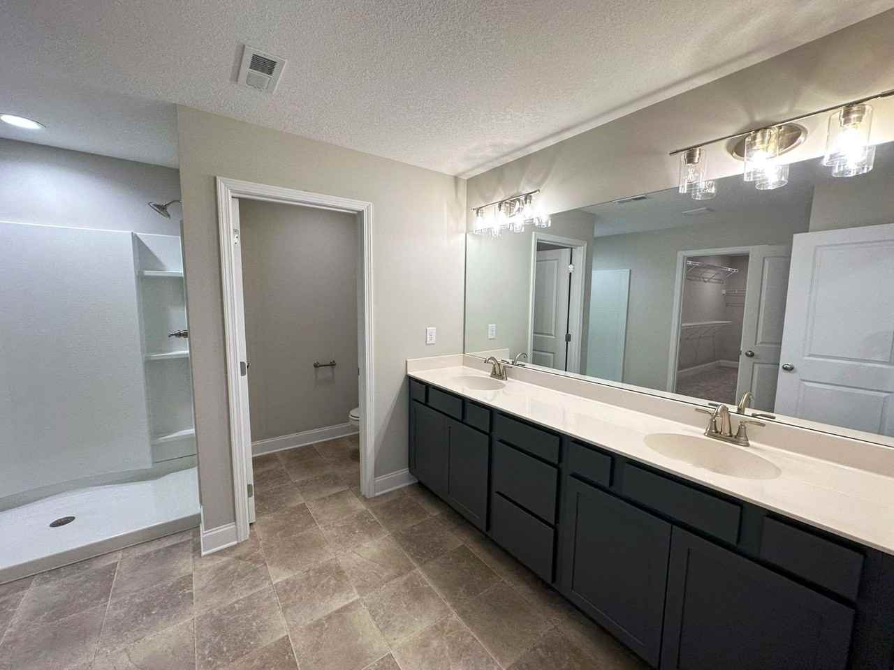 356 Broadberry Ave - Photo 5 of 26