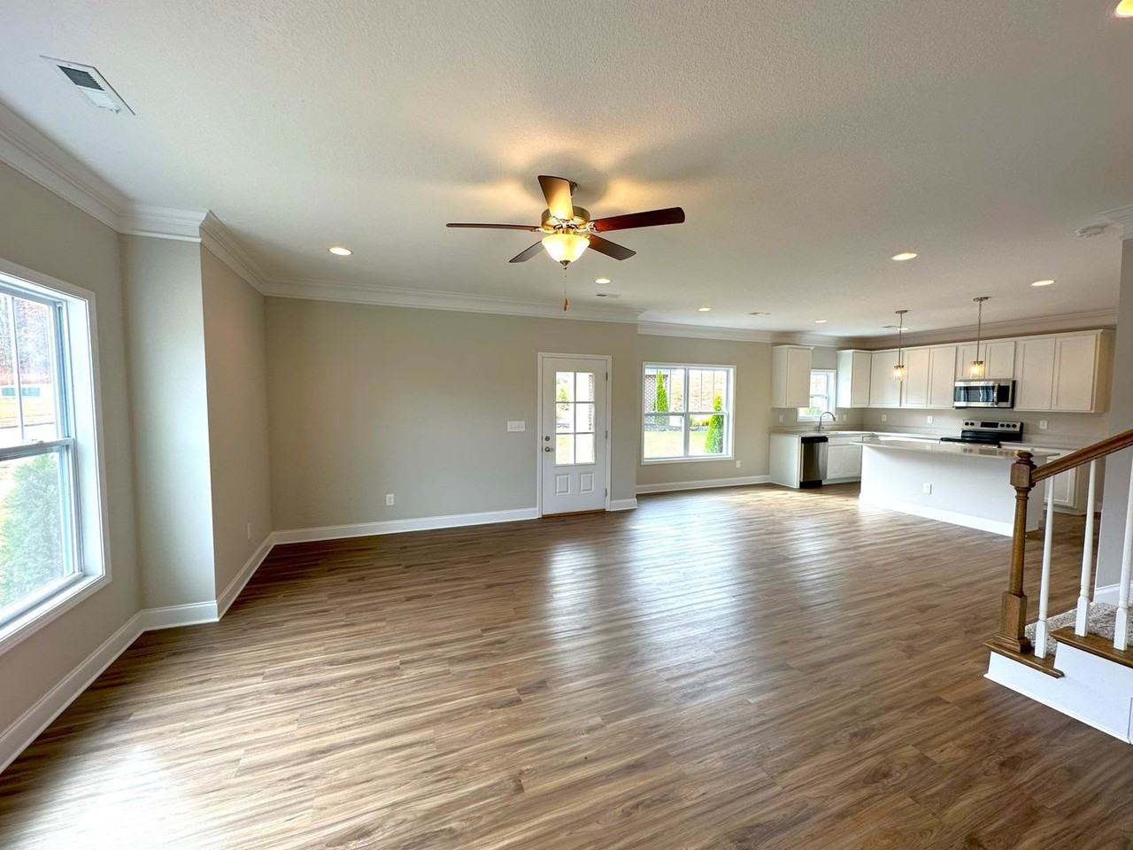 356 Broadberry Ave - Photo 7 of 26