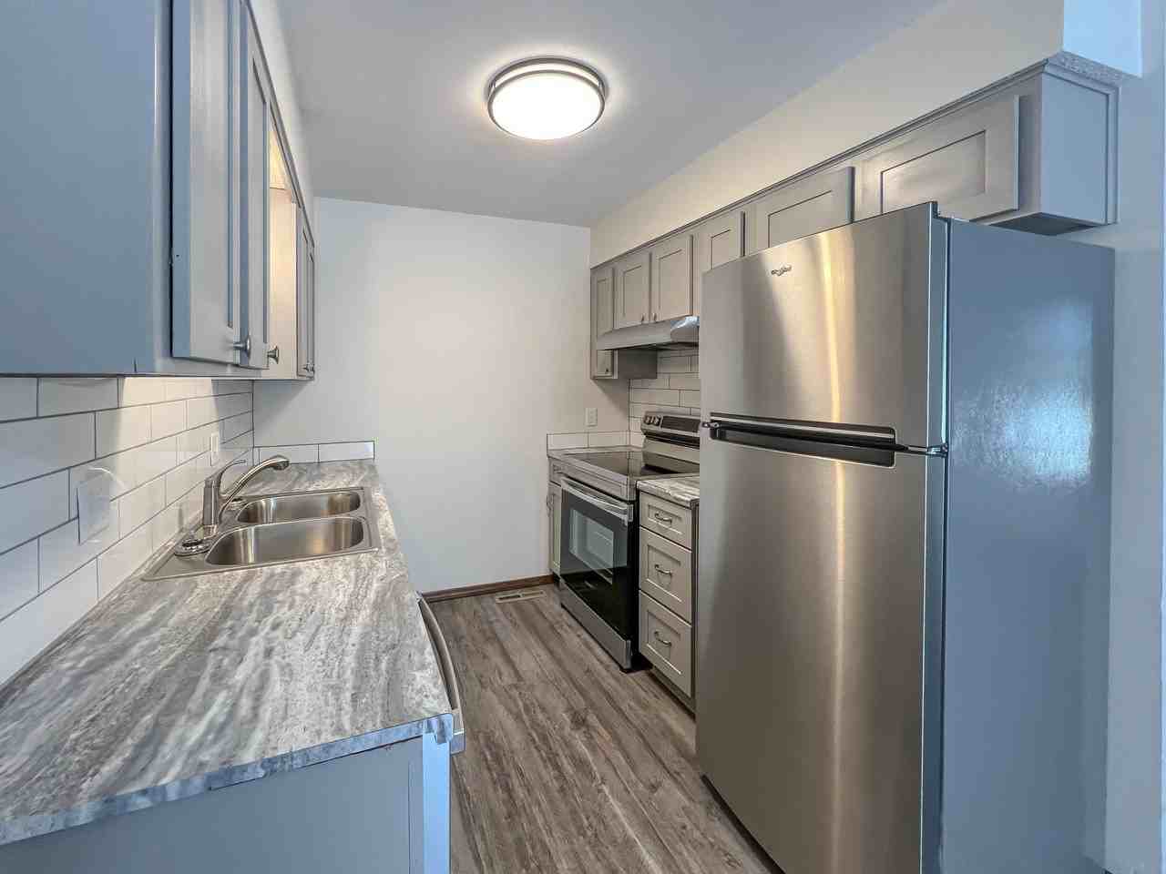 2970 W Roxbury St - Photo 7 of 18