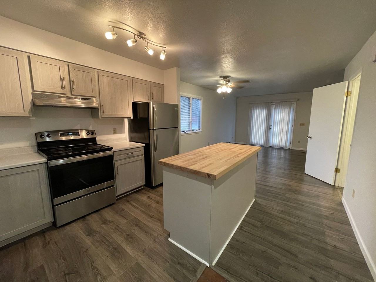 1240 Stetson Rd - Photo 2 of 10