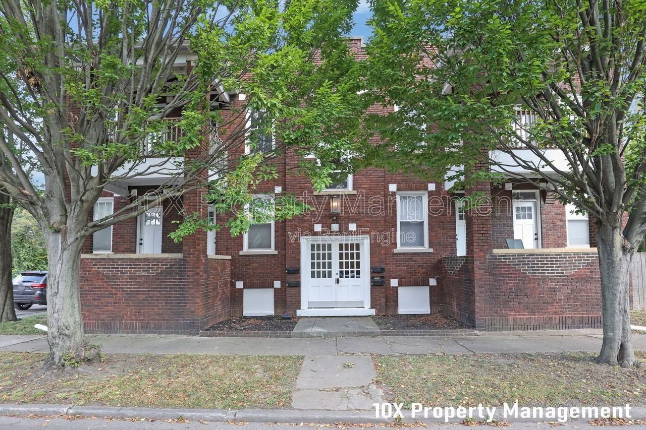 382 Carpenter St #C - Photo 3 of 27