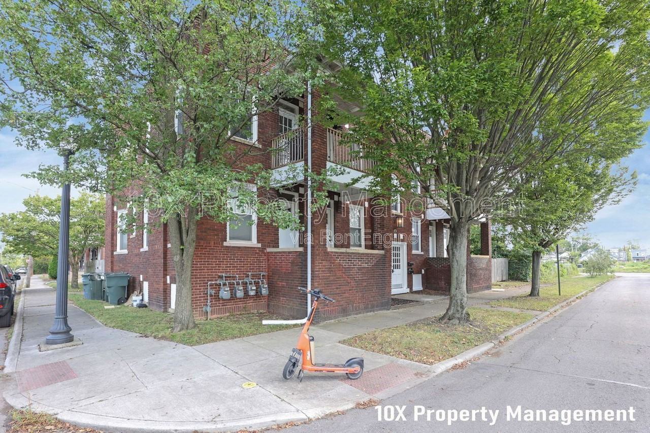 382 Carpenter St #C - Photo 4 of 27