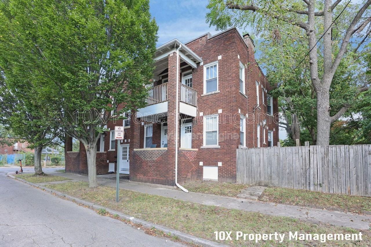 382 Carpenter St #C - Photo 5 of 27