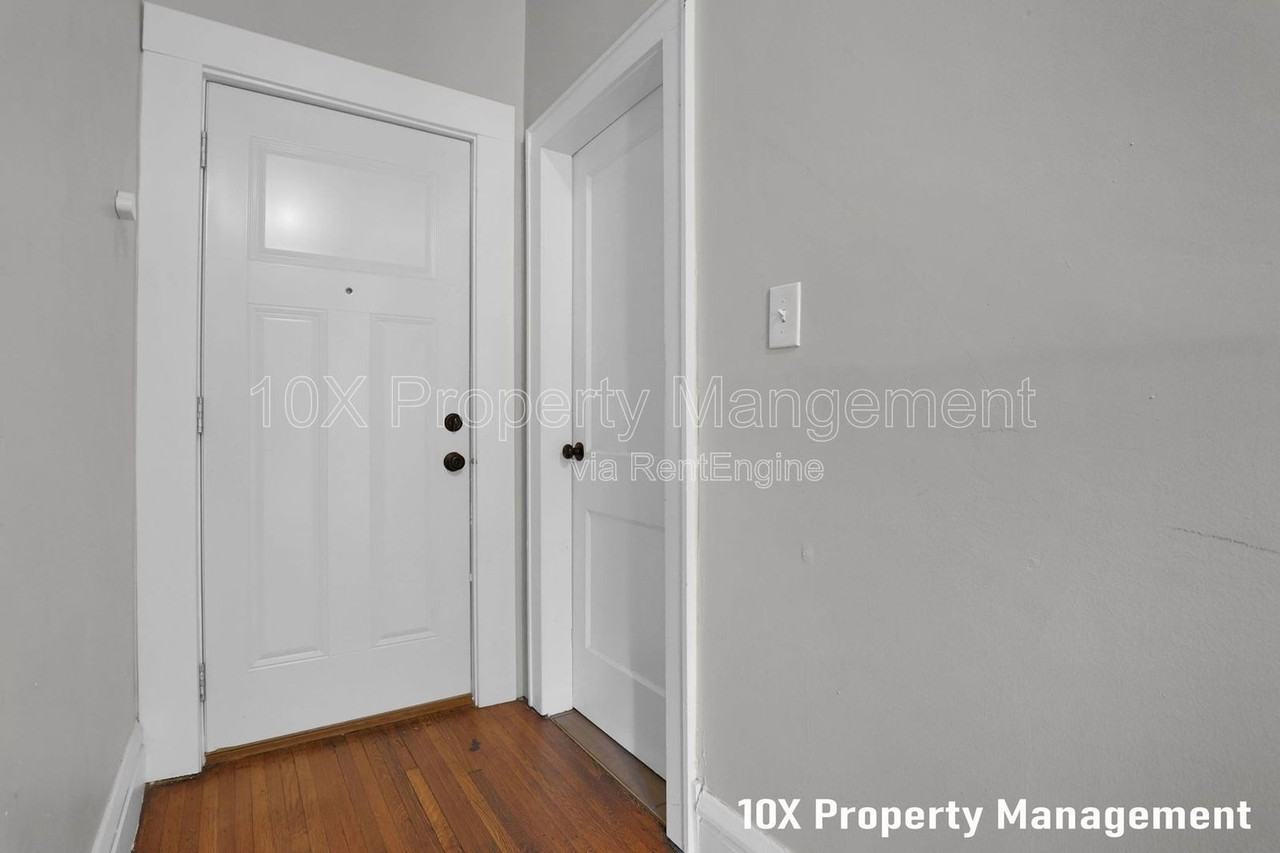 382 Carpenter St #C - Photo 7 of 27