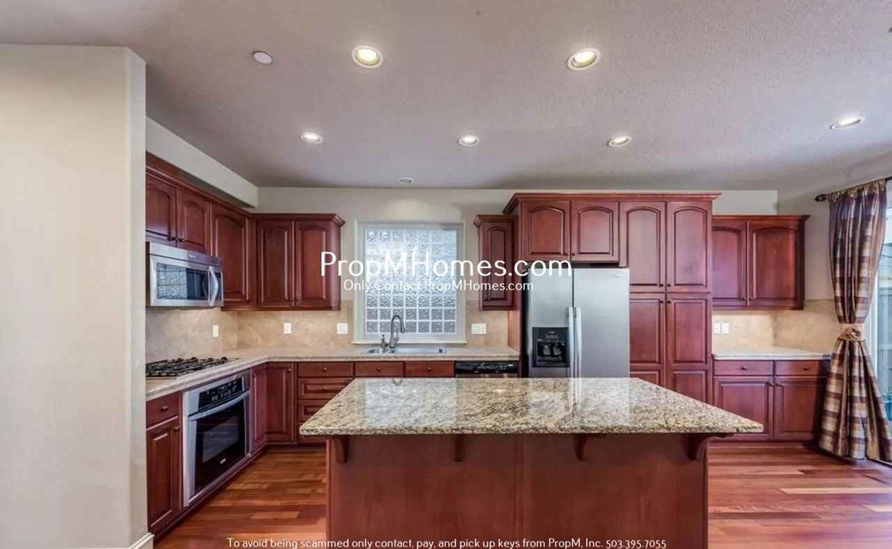 10765 Sw London Ln - Photo 2 of 25